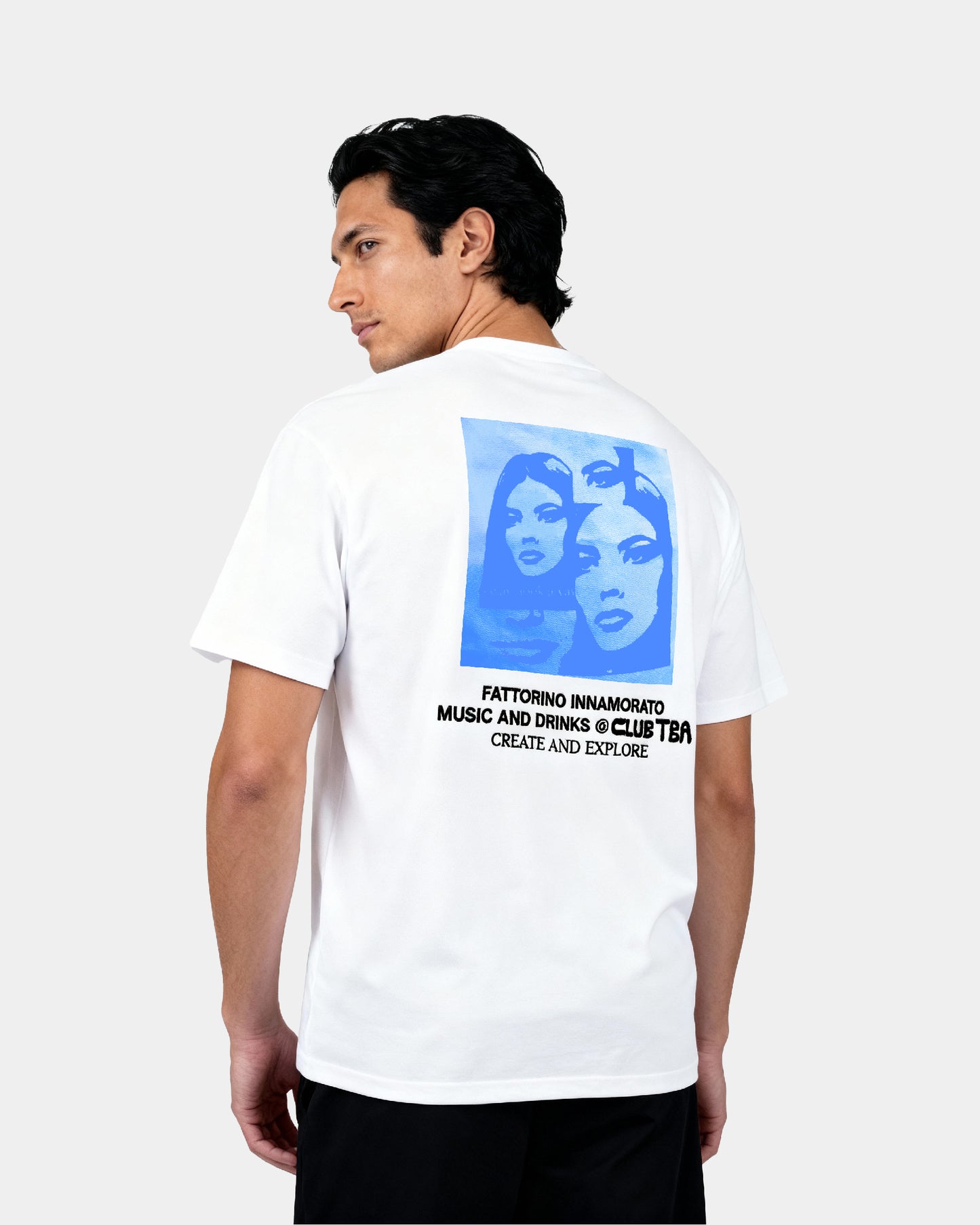 White t-shirt with blue graphic design on a white background. Fattorino Innamorato Signora